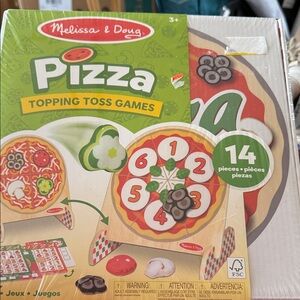 NWT sealed Melissa & Doug Pizza Topping Toss Game - Green, Red, Black, White